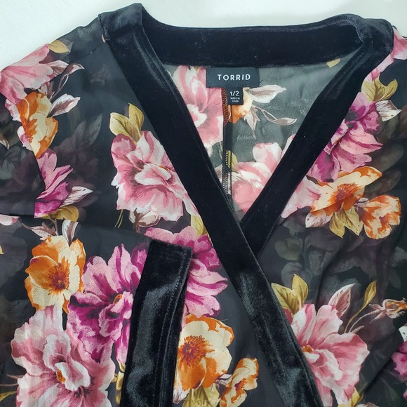 Torrid Plus Size Floral Kimono Black Pink Orange Velvet Trim 1/2 - Picture 1 of 9